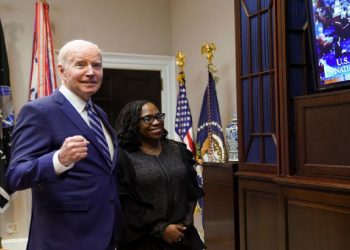 Ketanji Jackson: ABD senatosunun onayladığı yargıç, Yüksek Mahkeme'nin ilk siyah kadın üyesi olacak