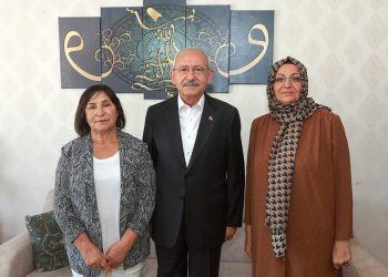 Kılıçdaroğlu, 28 Şubat mağdurunu ziyaret etti: Hata yaptık, telafi edilmesi lazım