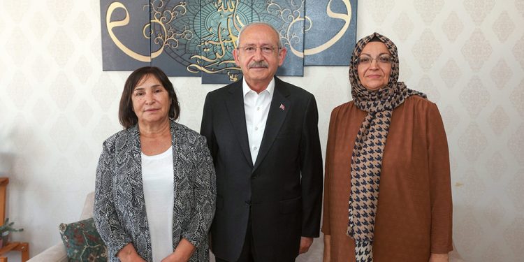 Kılıçdaroğlu, 28 Şubat mağdurunu ziyaret etti: Hata yaptık, telafi edilmesi lazım