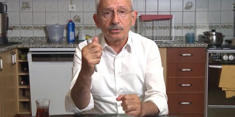Kılıçdaroğlu: Vergiyi 4’te 1’e düşüreceğiz, biz gelene kadar sıfır otomobil almayın