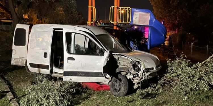 Kocaeli'de panelvan çocuk parkına uçtu! 1 kişi öldü, 1 kişi yaralandı