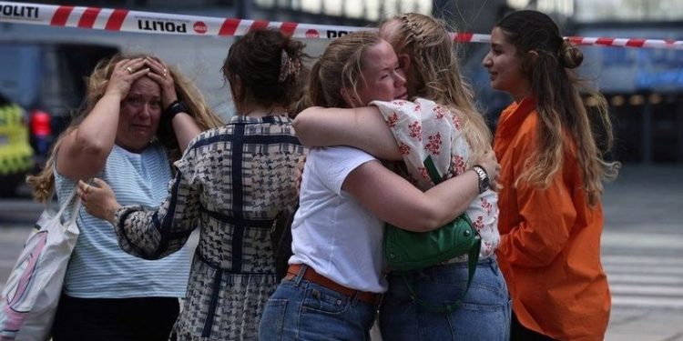 Kopenhag'daki alışveriş merkezi saldırısı: 3 kişi öldü, saldırganın Danimarkalı olduğu açıklandı