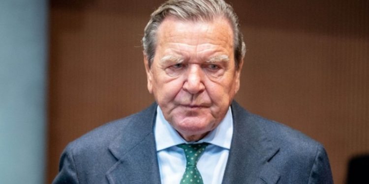 Kremlin: Eski Alman Başbakanı Schröder'in Rusya'da olduğunu düşünüyoruz; görüşme yapılabilir