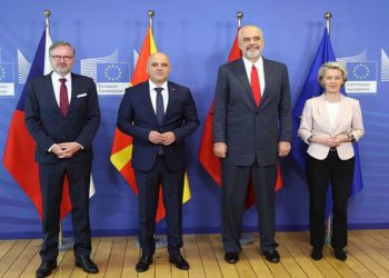 Kuzey Makedonya ve Arnavutluk'un AB'ye tam üyelik müzakereleri başladı