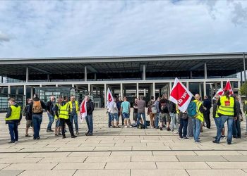 Lufthansa çalışanları grevde: Uçuşlar iptal oldu; havalimanları kilitlendi