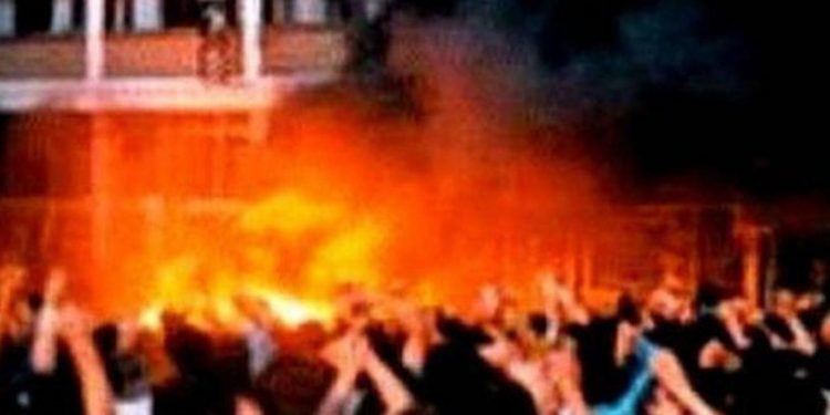 Madımak Oteli'ndeki ateş 29 yıldır yürekleri dağlıyor: 2 Temmuz 1993'te Sivas'ta neler oldu, katliamın davası neden kapatıldı?