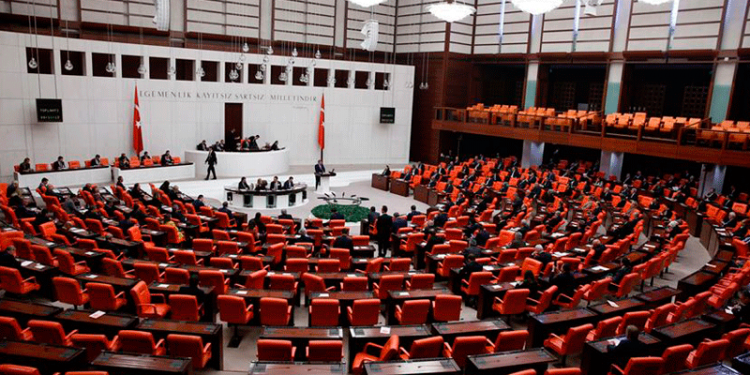 Meclis, sağlık çalışanları için olağanüstü toplanacak: HDP ve AKP oturuma katılmayacak