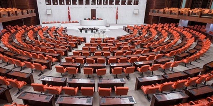 Meclis tatile girdi: ‘Ek gösterge ve öğrenci affı’ kabul edildi