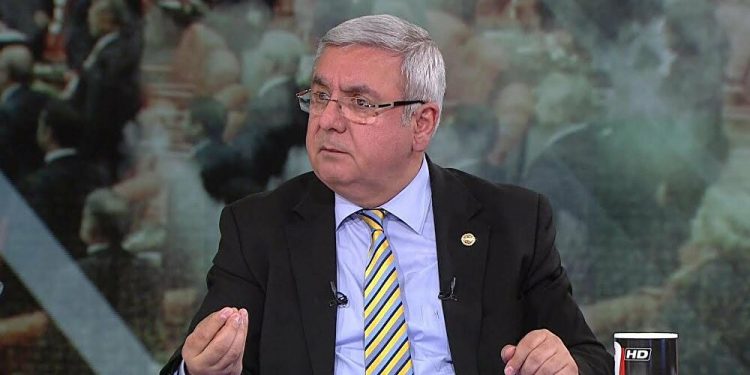 Mehmet Metiner: AKP’li bazı siyasetçiler partiye zarar veriyor