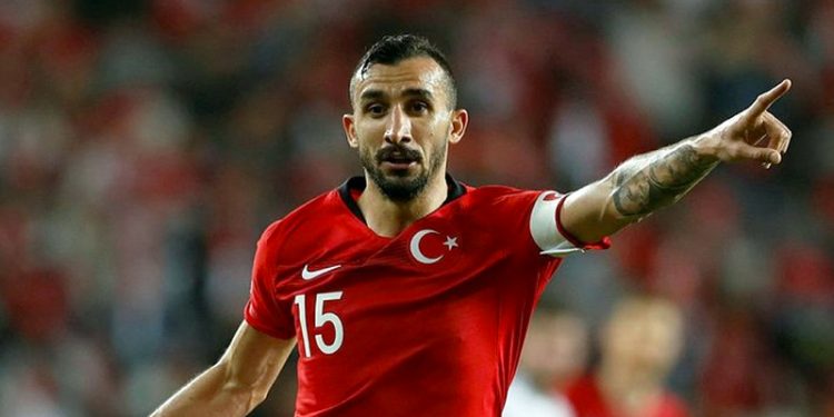 Mehmet Topal, futbolu bıraktı