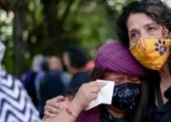 Meksika'da bir kadının parkta yakılarak öldürülmesi gösterilerle protesto edildi