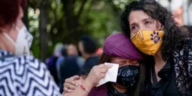 Meksika'da bir kadının parkta yakılarak öldürülmesi gösterilerle protesto edildi