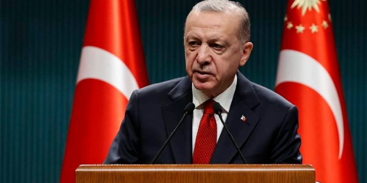 Metropoll Anketi: Erdoğan'ın görev onayı düşüyor