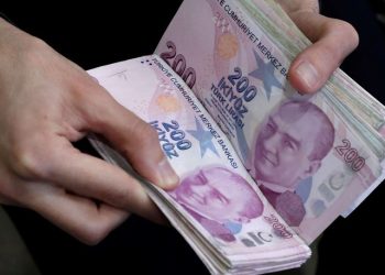 Metropoll: Toplum yüzde 62,8’i borçlu, en çok borcu olanlar gençler