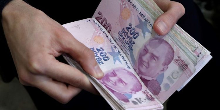 Metropoll: Toplum yüzde 62,8’i borçlu, en çok borcu olanlar gençler