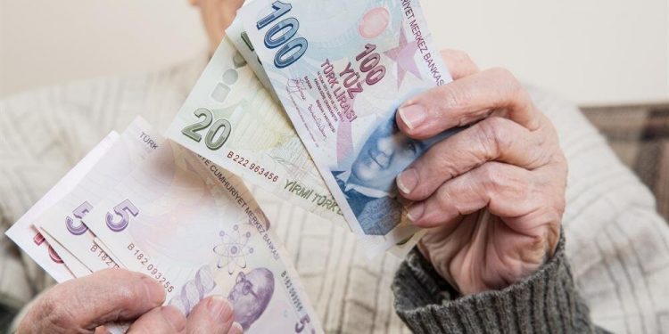 Milyonlarca emeklinin beklediği zam kararı “düş kırıklığı” yarattı