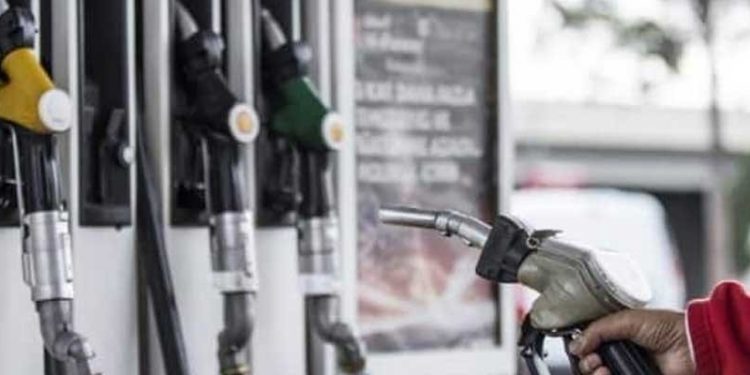 Nebati ‘Sadece bizde değil’ dese de Türkiye, benzin zammında şampiyon