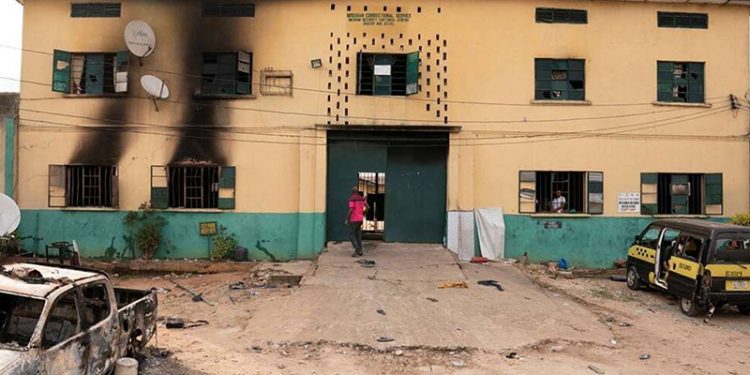 Nijerya’da hapishane baskını: Yaklaşık 900 mahkum firar etti