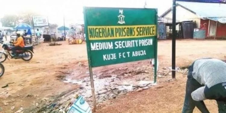 Nijerya'daki hapishane baskınında yaklaşık 900 mahkum firar etti