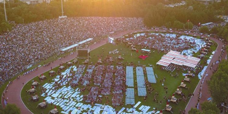 ODTÜ Rektörlüğü, Devrim Stadyumu'ndaki mezuniyet törenini 'güvenlik' gerekçesiyle iptal etti