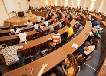 Öğretim görevlisi camide fıkıh semineri verdi, üniversitede İslam hukuku ana bilim dalı kuruldu