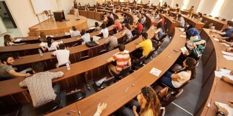 Öğretim görevlisi camide fıkıh semineri verdi, üniversitede İslam hukuku ana bilim dalı kuruldu