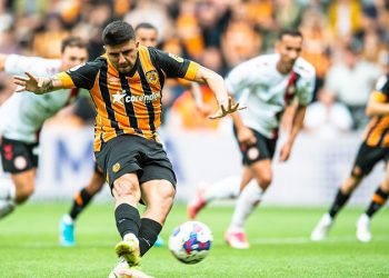 Ozan Tufan ve Seri, Hull City’ye galibiyeti getirdi