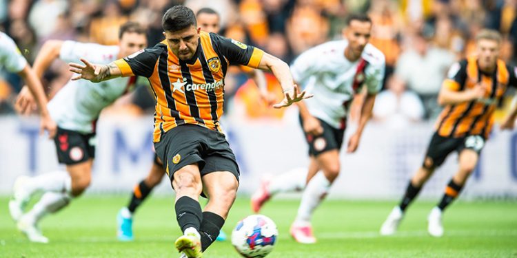 Ozan Tufan ve Seri, Hull City’ye galibiyeti getirdi