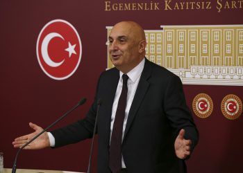 Özkoç: İnsanlar Bank Asya’ya para yatırdı diye görevden alındı