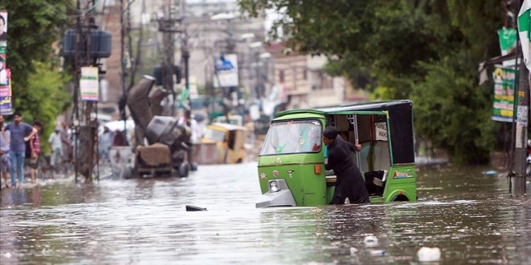 Pakistan'da şiddetli yağışlar nedeniyle ölenlerin sayısı 43'e yükseldi