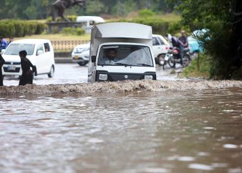 Pakistan'da şiddetli yağışlar nedeniyle ölenlerin sayısı 76'ya yükseldi