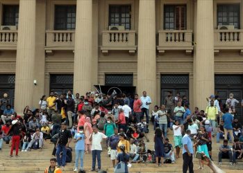 Protestocular konutunu basmıştı; Sri Lanka Devlet Başkanı Rajapaksa istifa edeceğini bildirdi