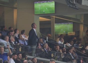 Putin lehine tezahürat yapan Fenerbahçe tribünlerine tepki yağdı