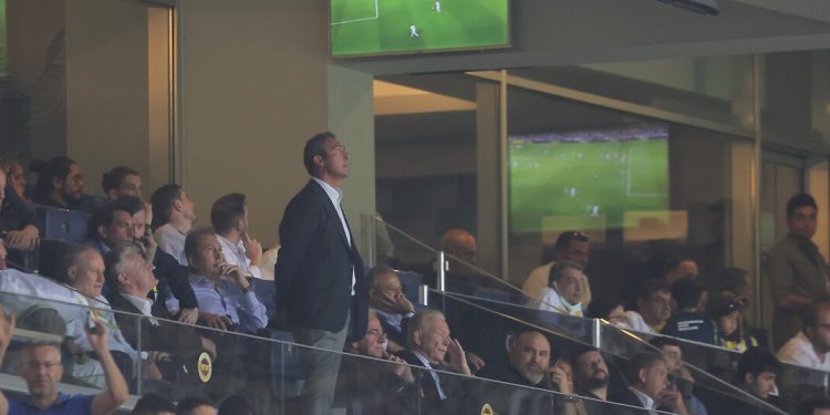 Putin lehine tezahürat yapan Fenerbahçe tribünlerine tepki yağdı