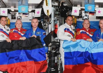 Rus kozmonotlar, uzayda Donetsk ve Luhansk bayrakları açtı