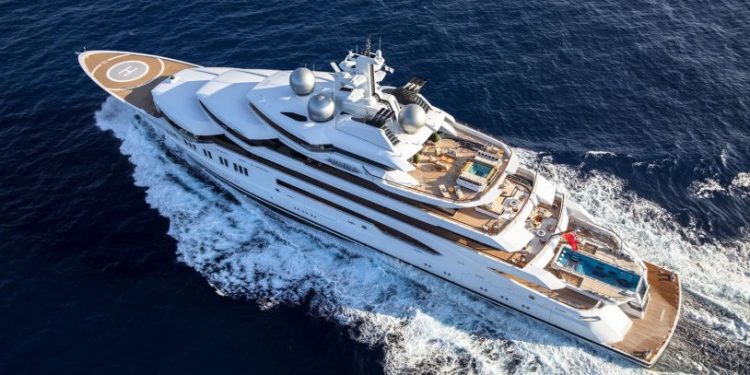 Rus oligarkın lüks yatında Rus çarı için üretilen milyon dolarlık 'gizemli yumurta' bulundu