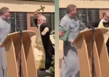 Rus yanlısı rahip cenazede Ukraynalı rahibe haçla saldırdı