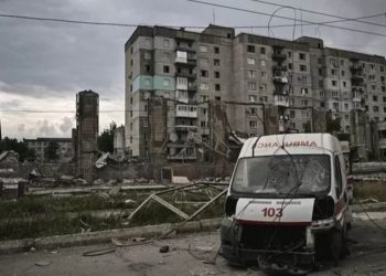 Rusya, Ukrayna'nın doğusundaki Lısıçansk'a  şehrine saldırıları artırdı