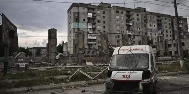 Rusya, Ukrayna'nın doğusundaki Lısıçansk'a  şehrine saldırıları artırdı