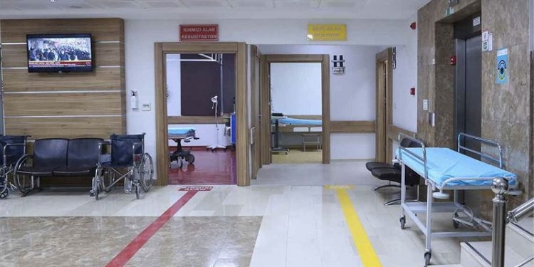 'Sağlık krizi' raporu: Hakkari’de yoğum bakım yok, Kars’ta cihazlar çürüyor, Bursa’da geçici çözümler