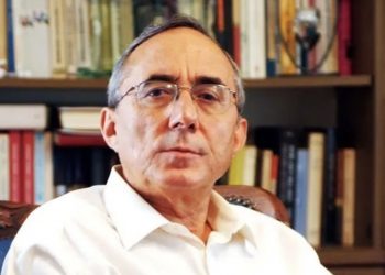 Şair Ataol Behramoğlu: Siyasi baskıyla üniversitedeki kürsüm elimden alındı