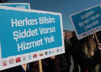 Sakarya'da ebe ve hemşire hasta yakını tarafından darbedildi