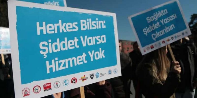 Sakarya'da ebe ve hemşire hasta yakını tarafından darbedildi