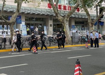 Şangay'daki hastanede bıçaklı saldırı: Kimliği belirsiz şüpheli 4 kişiyi yaraladı