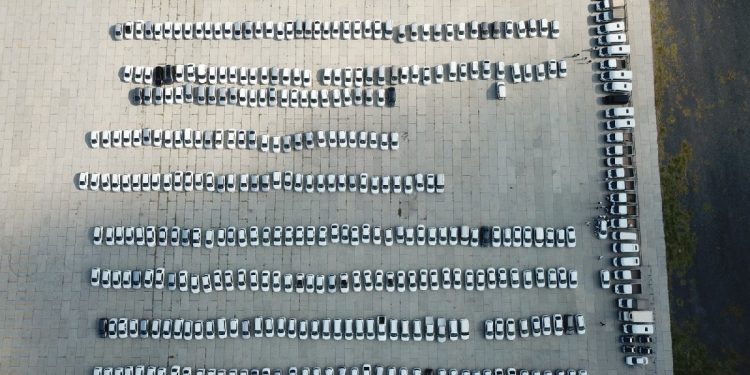 Satın alamayan vatandaş kiralık arabalara yöneldi; talebi karşılayacak araç kalmadı