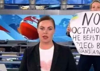 Savaşı protesto eden Rus gazeteci Marina Ovsyannikova'ya para cezası