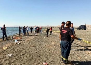 Serinlemek için Van Gölü'ne giren çocuklar akıntıya kapıldı: 2 ölü, 1 kayıp