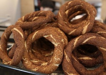 Simitçi ve fırıncı karşı karşıya geldi: 25 kuruştan elinizi çekin