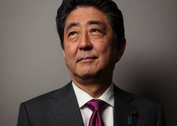Şinzo Abe: Japonya'nın en uzun süre başbakanlık yapan lideri geride nasıl bir miras bıraktı?