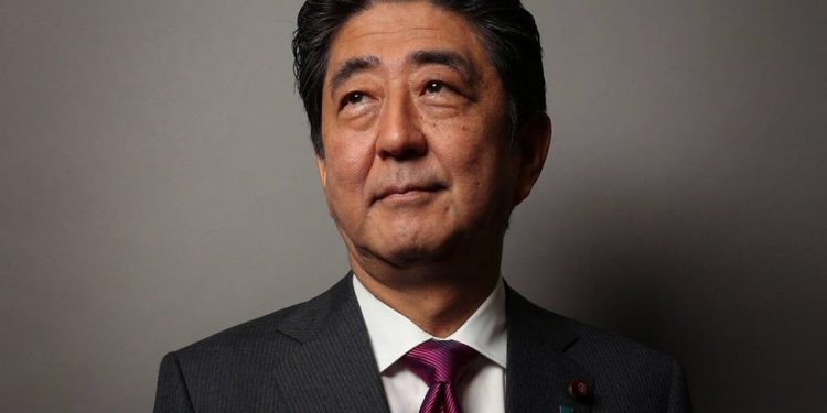 Şinzo Abe: Japonya'nın en uzun süre başbakanlık yapan lideri geride nasıl bir miras bıraktı?